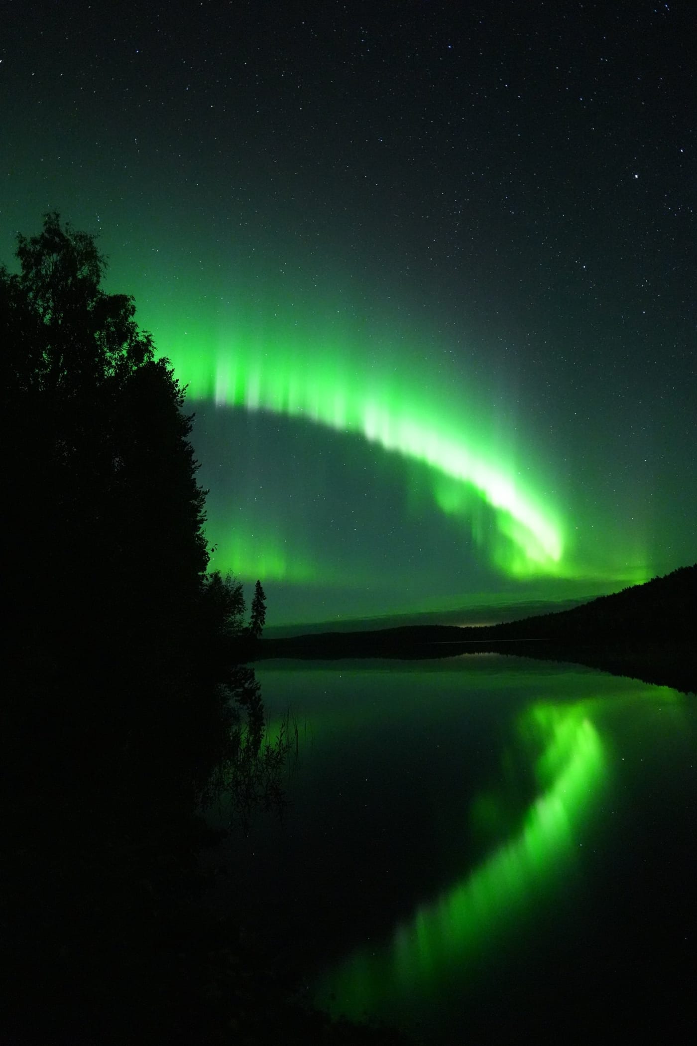 Göle yansıyan aurora